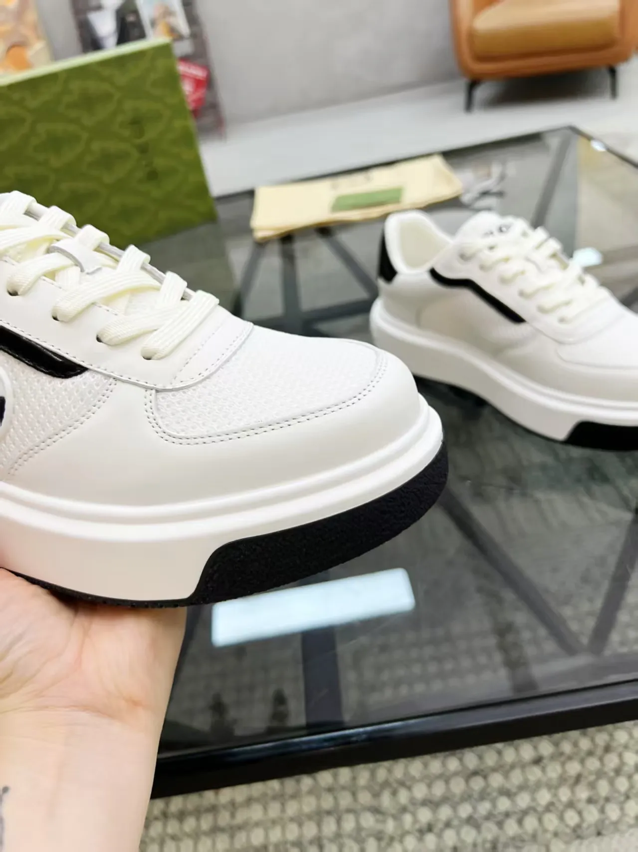 Factory price: 460💰Gucci new men's shoes GUCCI [Lightning] latest shoes are shipped. Original quality, fashionable, made of special materials, sheepskin lining, brand new packaging. The foot feels super comfortable and the workmanship is impeccable. Size: 38-45